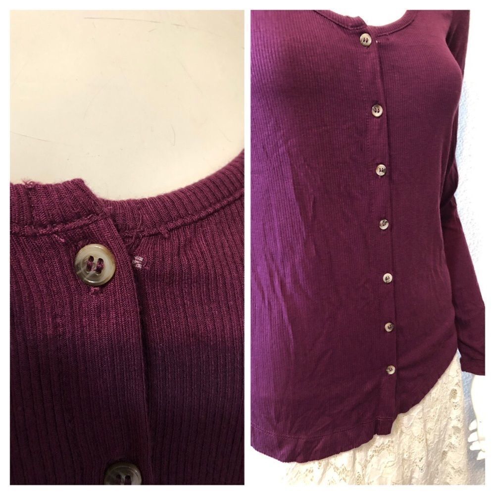 Socialite Button Front Top Size Small - Picture 6 of 8